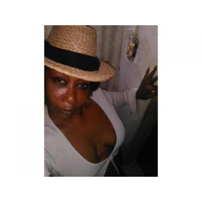 MUJER MADURA CUBANA BUSCA PAREJA ESTABLE
