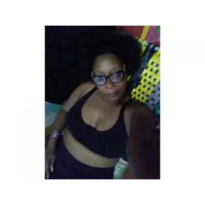 MUJER MADURA CUBANA BUSCA PAREJA ESTABLE
