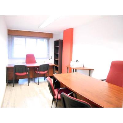 Alquilo oficinas amuebladas.