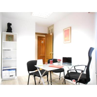 Alquilo sala de reuniones.