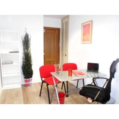 Alquilo sala de reuniones.