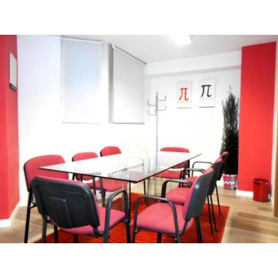 Alquilo sala de reuniones.