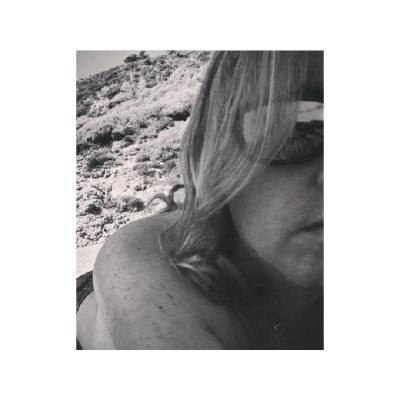 chica para ir de playa ( amistad)