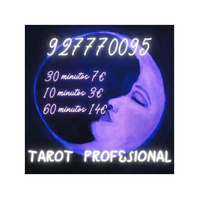 "Tu Destino en Sintonía: Tarot en Llamada"