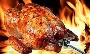 Ayudante en asador de pollos