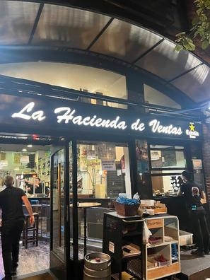 2 camareros en restaurante en Madrid
