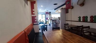 camarero (a) y cocinera ( o)