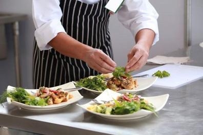 AYUDANTE DE COCINA
