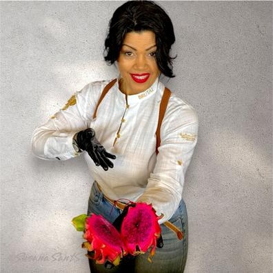 Barthender camarera mixologa