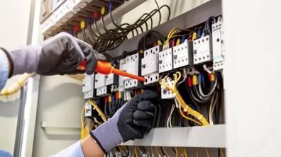 BUSCO ELECTRICISTA PROFESIONAL