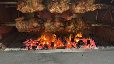 SE NECESITA AYUDANTE DE COCINA