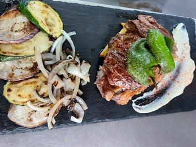 se precisa cocinera y ayudante de cocina