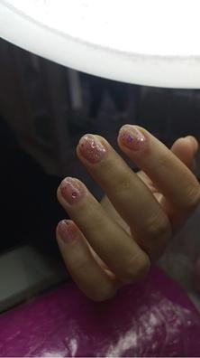 se necesita manicurista con experiencia