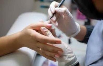 Se necesita Manicurista con experiencia