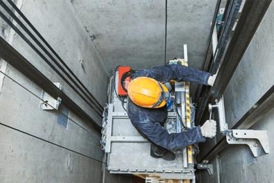 Obra de ascensores y desmontaje