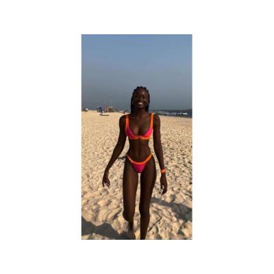 BUSCO CHICA DE GUINEA ECUATORIAL