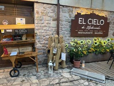 cocineros, ayudantes de cocina, y camare