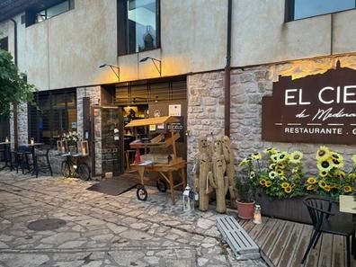cocineros, ayudantes de cocina, y camare