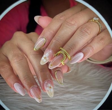 solicitamos con urgencia manicuristas
