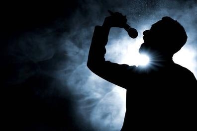 Se busca CANTANTE MASCULINO