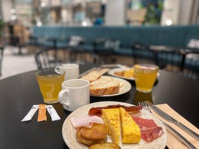 cocinero y ayudante de cocina