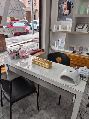 Se ofrece espacio para manicurista