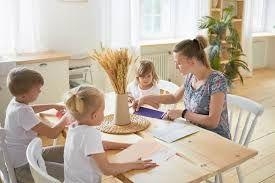 INTERNA CUIDADO DE NIÑOS Y HOGAR