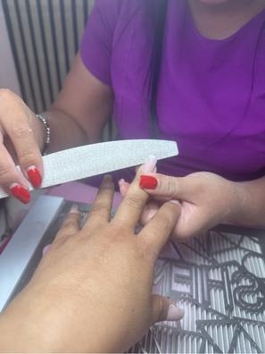 se solicita manicurista con experiencia