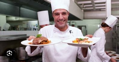 cocinero/a o ayudante de cocinero/a