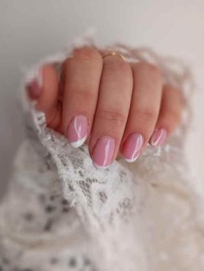 Servicio de pestañas y manicura