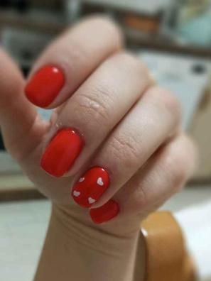 Servicio de pestañas y manicura