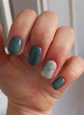 Servicio de pestañas y manicura