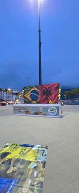 Camarera y comercial