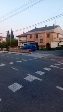 Camarera y comercial