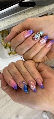 BUSCAMOS MANICURISTAS