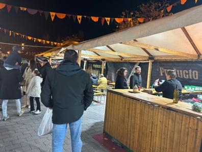 hola necesito camareros y cocineros
