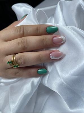 manicura y pedicura.