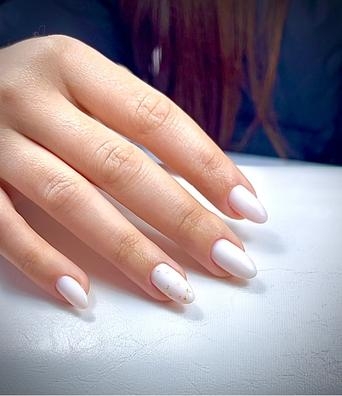 manicura y pedicura.