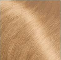 Mujer rubia con canas para tinte