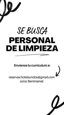 camarera de pisos en un hotel