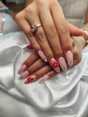 se precisa manicurista