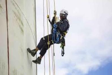 TRABAJOS VERTICALES EN ALTURAS SL