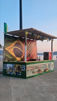 Camarera y comercial
