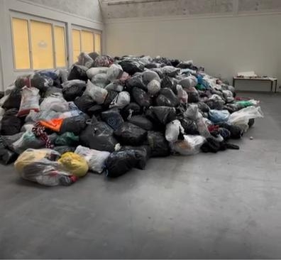 clasificación y ordenación ropa osada