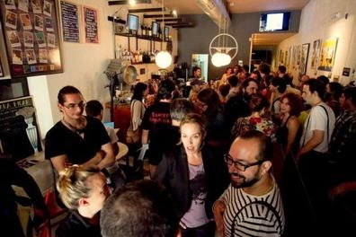 Camarero 35 horas/semana en Teatro-Bar