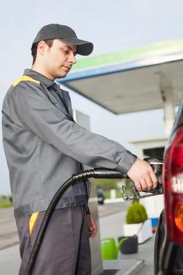 Empleado de gasolinera, fines de semana