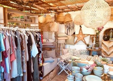 PUESTO DE ROPA EN PUERTO BANUS