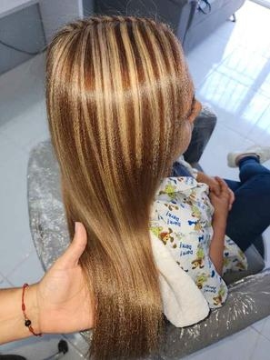 ofrezco  servicio de peluquería y uñas