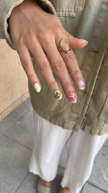 PUESTO DE MANICURISTA
