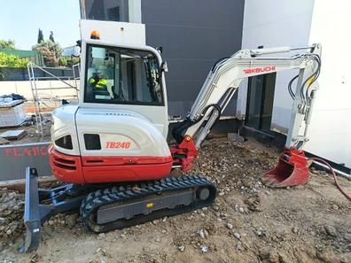 Se realizan trabajos con retroexcavadora